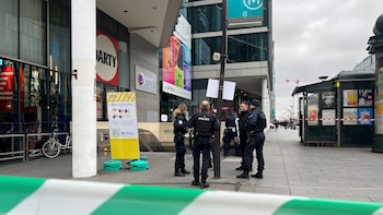 Un hombre apuñaló a tres