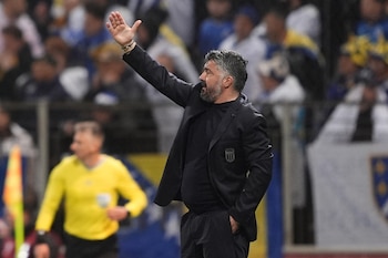 El exmedio de contención llevó su garra de la cancha al banquillo y así quiere transmitirle el amor a los colores a todos sus dirigidos. (Fabio Ferrari/LaPresse vía AP)