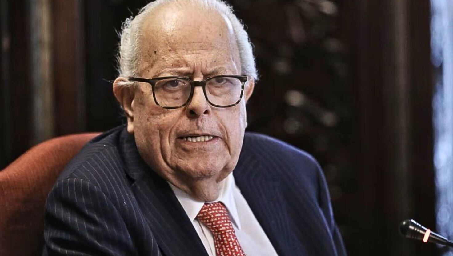 El presidente del BCR, Julio Velarde, confirmó que el Congreso no solicitó opinión técnica sobre el proyecto de ley que permitiría a presidentes de comisiones legislativas integrar los directorios de las cajas municipales.