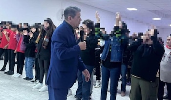 El pastor encabezaba la iglesia