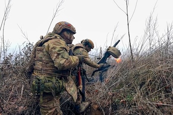 Ucrania identificó a 121 militares rusos responsables de ataques con misiles (oficina de prensa del Ministerio de Defensa de Rusia vía AP)