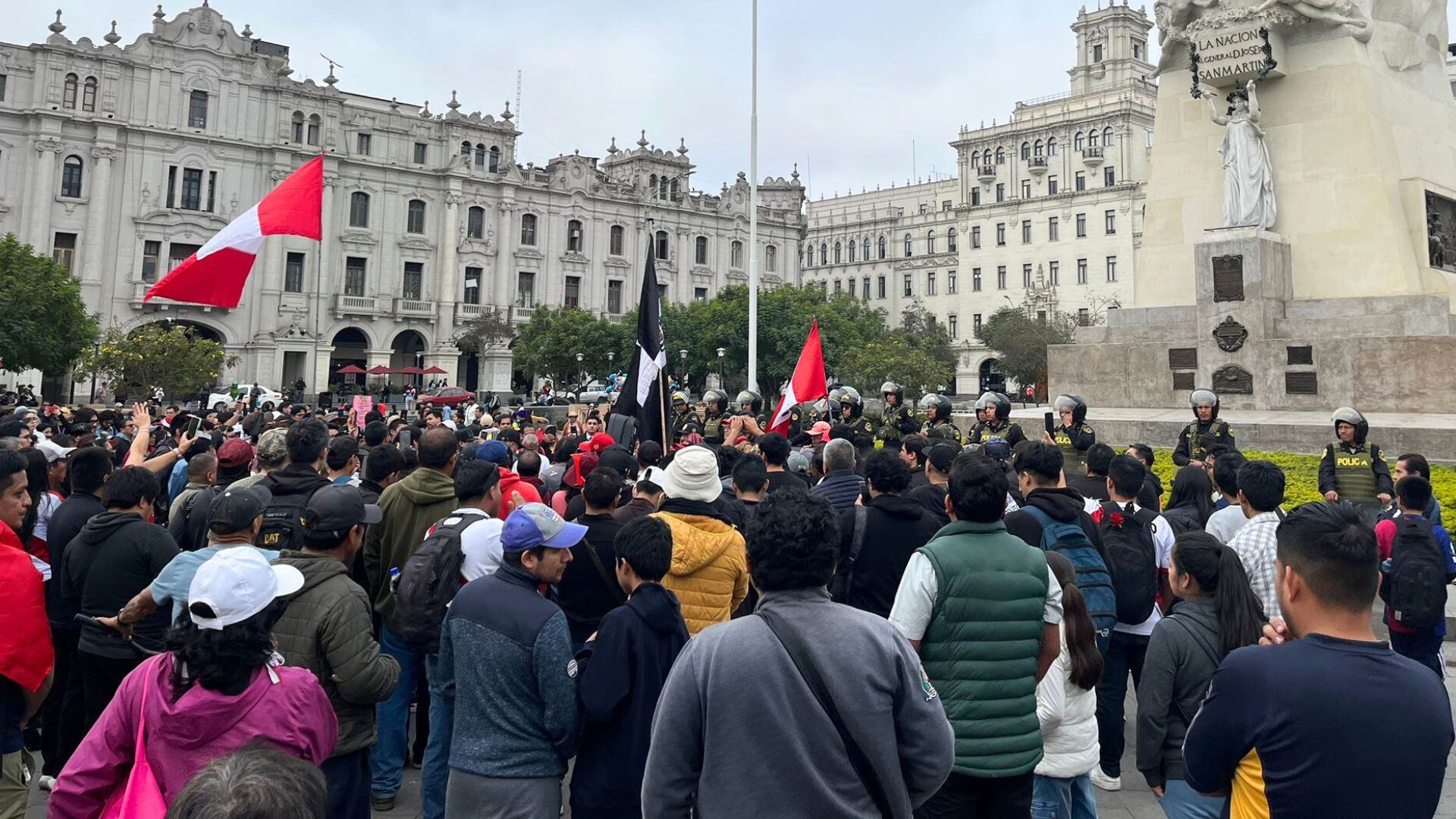 La protesta ciudadana logró que el Congreso y el Ejecutivo atendieran demandas del retiro AFP y la reforma de pensiones. - Crédito Jorge Ballón Artaza/
@Lechucero33/Twitter