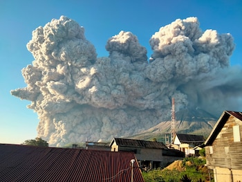 La erupción vista desde Karo,