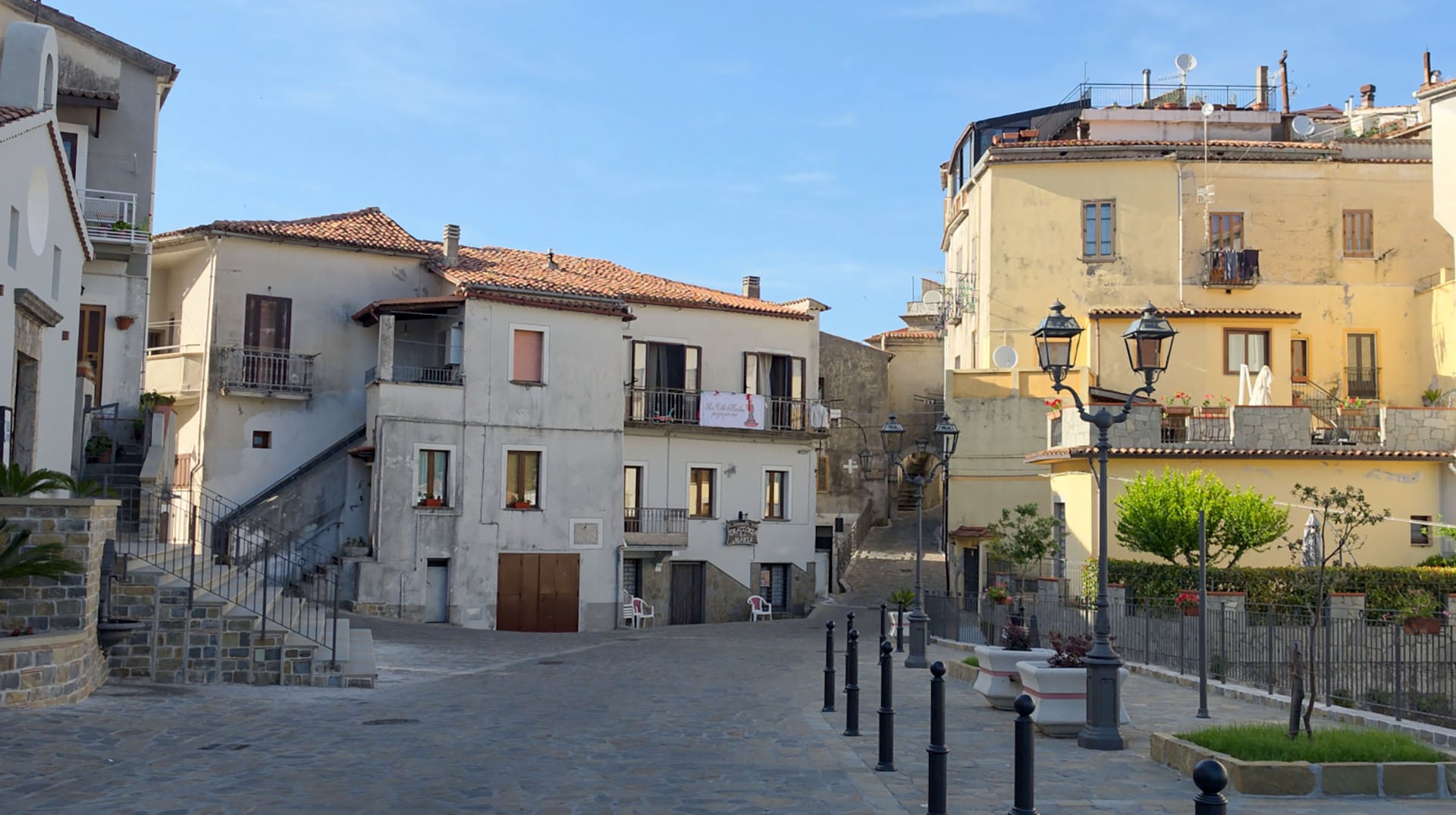 Los interesados en comprar casas por un euro deben afrontar trámites, obras de refacción y cumplir plazos exigidos por los municipios