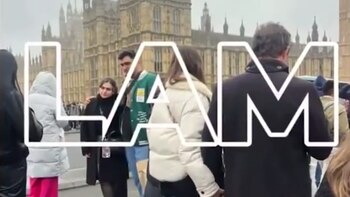 De la mano por Paris, se los pudo ver a Pampita y a Martín Pepa en su viaje a Europa