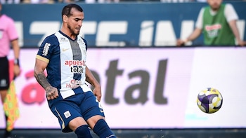 Miguel Trauco realizando su característico