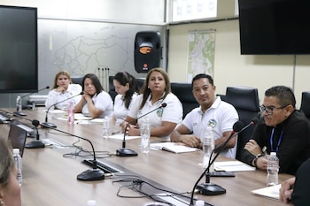 La ANEEAH entrega a la Secretaría de Salud un listado de 23 auxiliares de enfermería para su reintegro.
