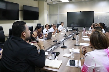 La ANEEAH entrega a la Secretaría de Salud un listado de 23 auxiliares de enfermería para su reintegro.