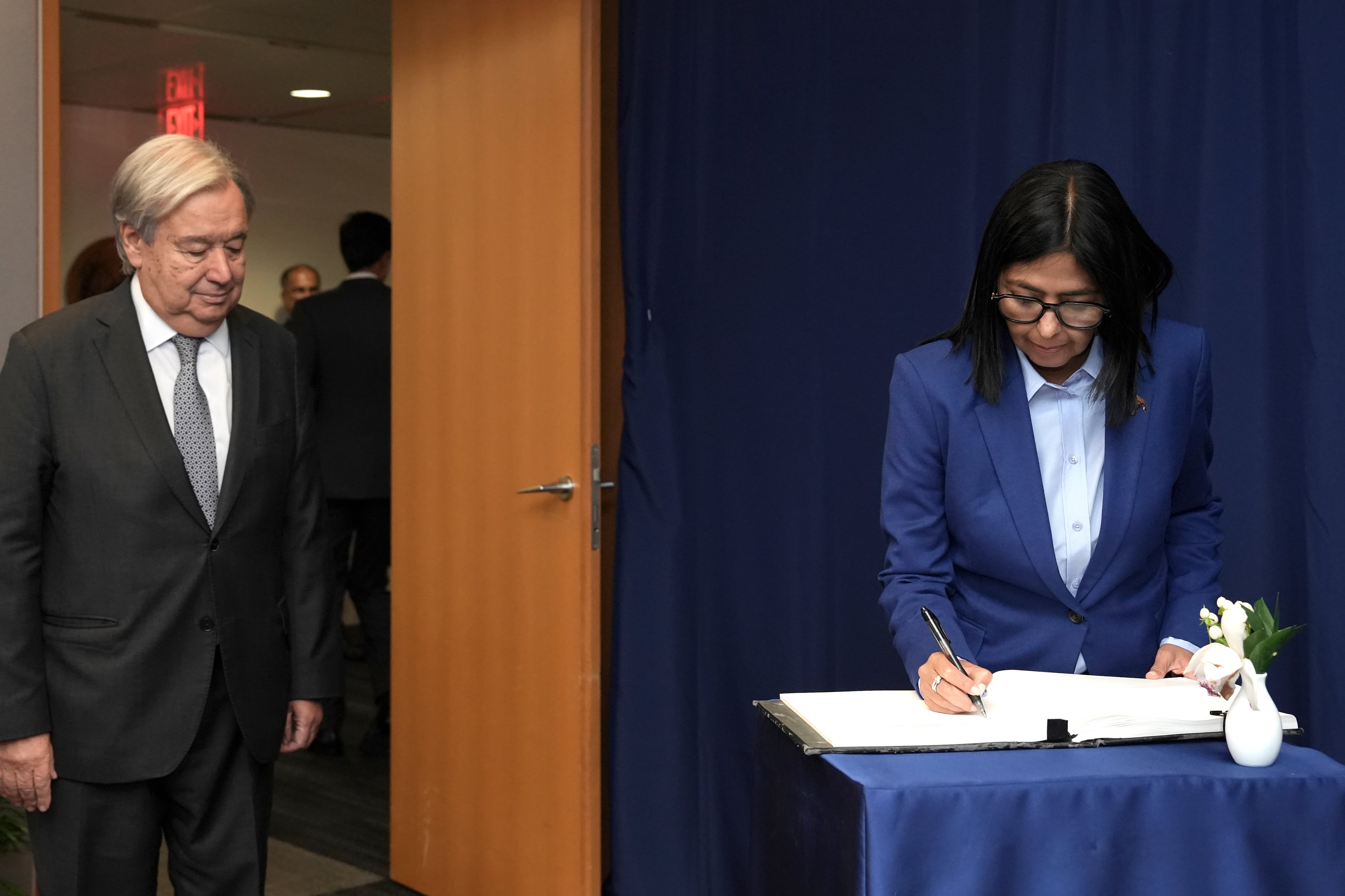 Rodríguez dejó por escrito en el libro de firmas de Naciones Unidas su esperanza de que el nuevo periodo de sesiones contribuya a fortalecer el multilateralismo “en procura de la paz y estabilidad mundial” (EFE)