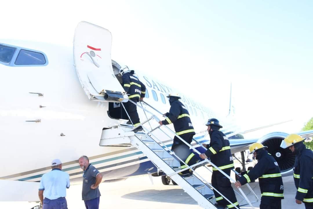 La aeronave, con capacidad para transportar hasta 15.000 litros de agua o retardante, fortalece el operativo coordinado entre nación, provincia y municipios