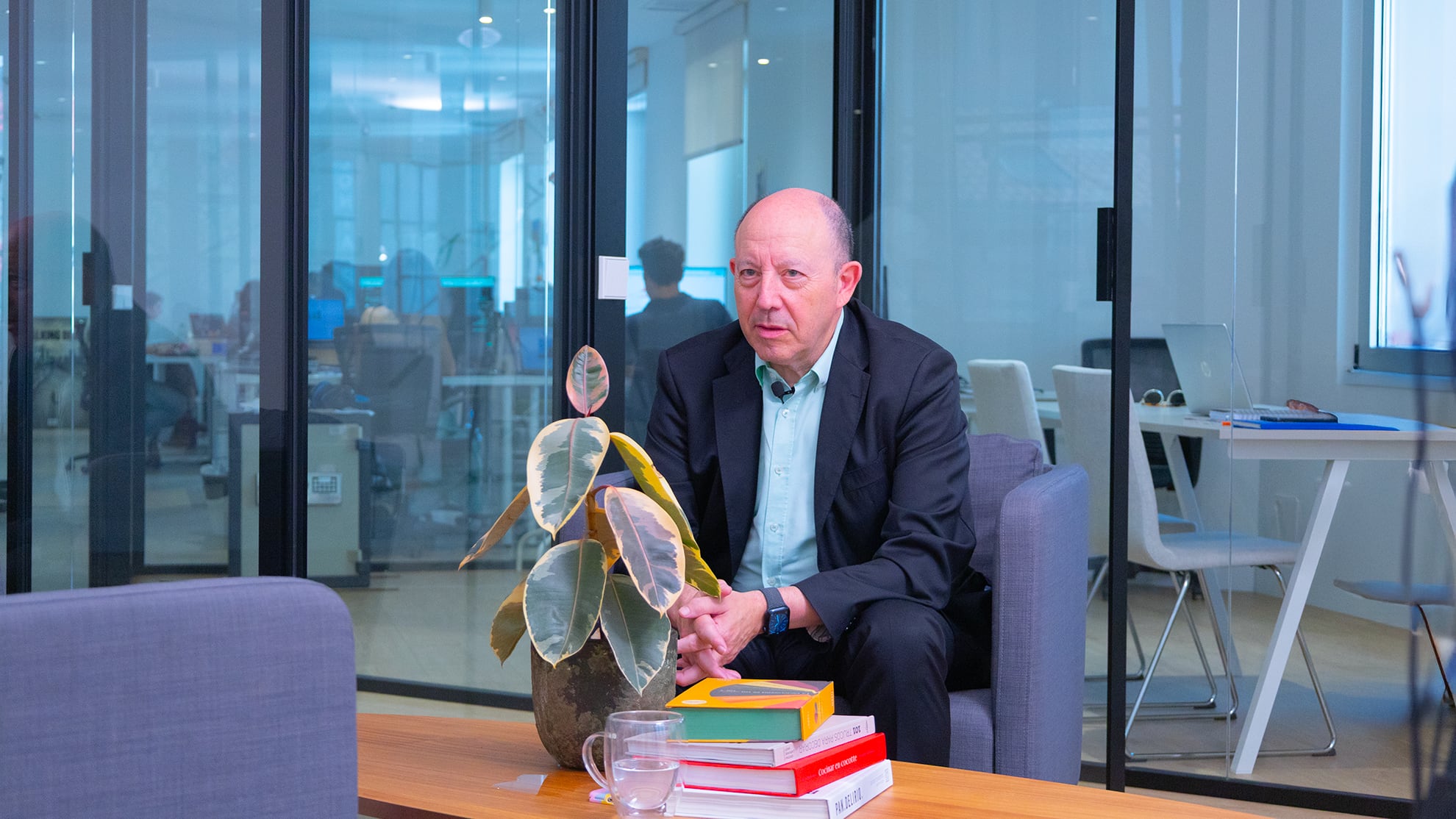 Entrevista a Gonzalo Bernardos en la redacción de