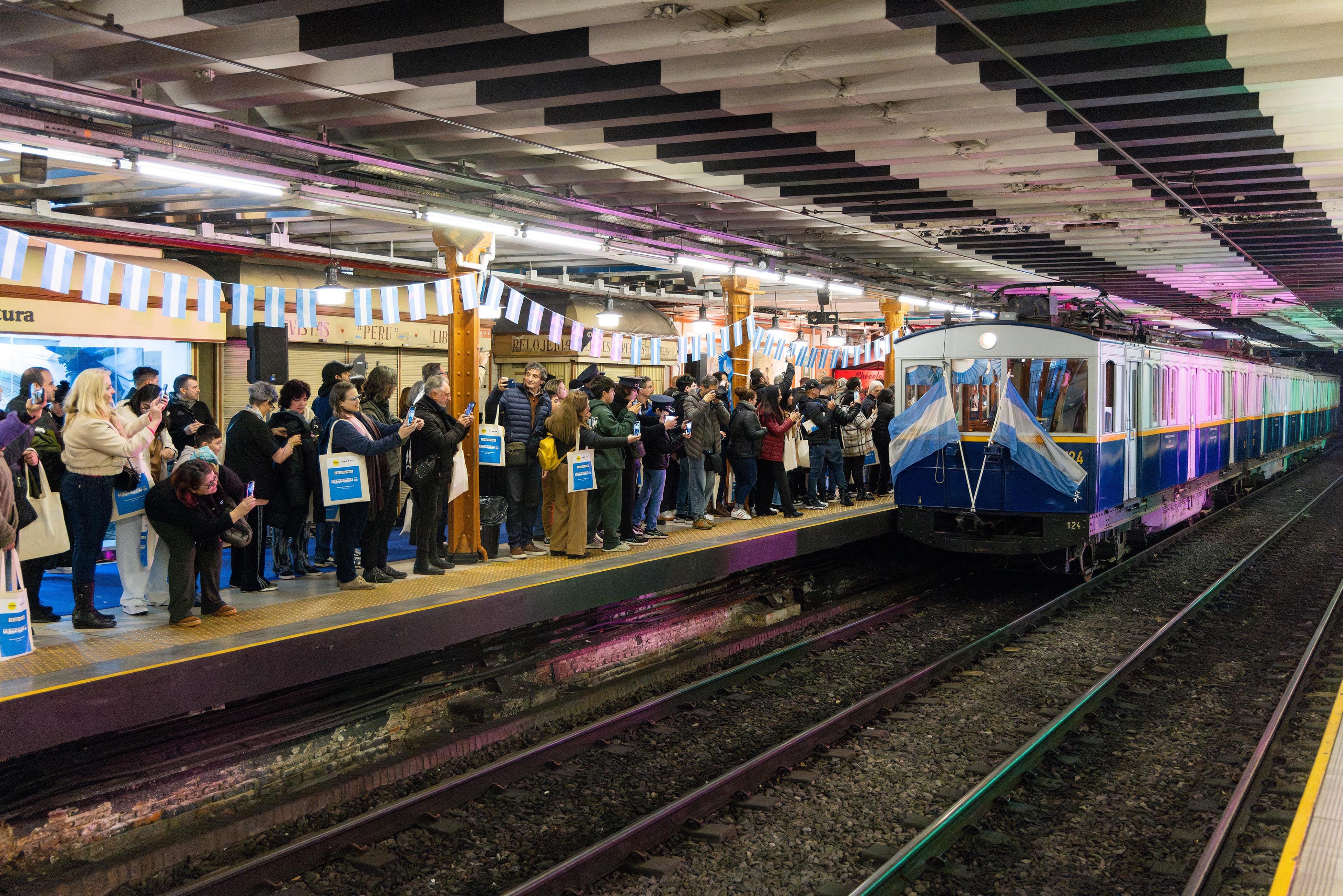Los pasajeros del subte que superen los 20 viajes mensuales recibirán bonificaciones automáticas desde el viaje 21