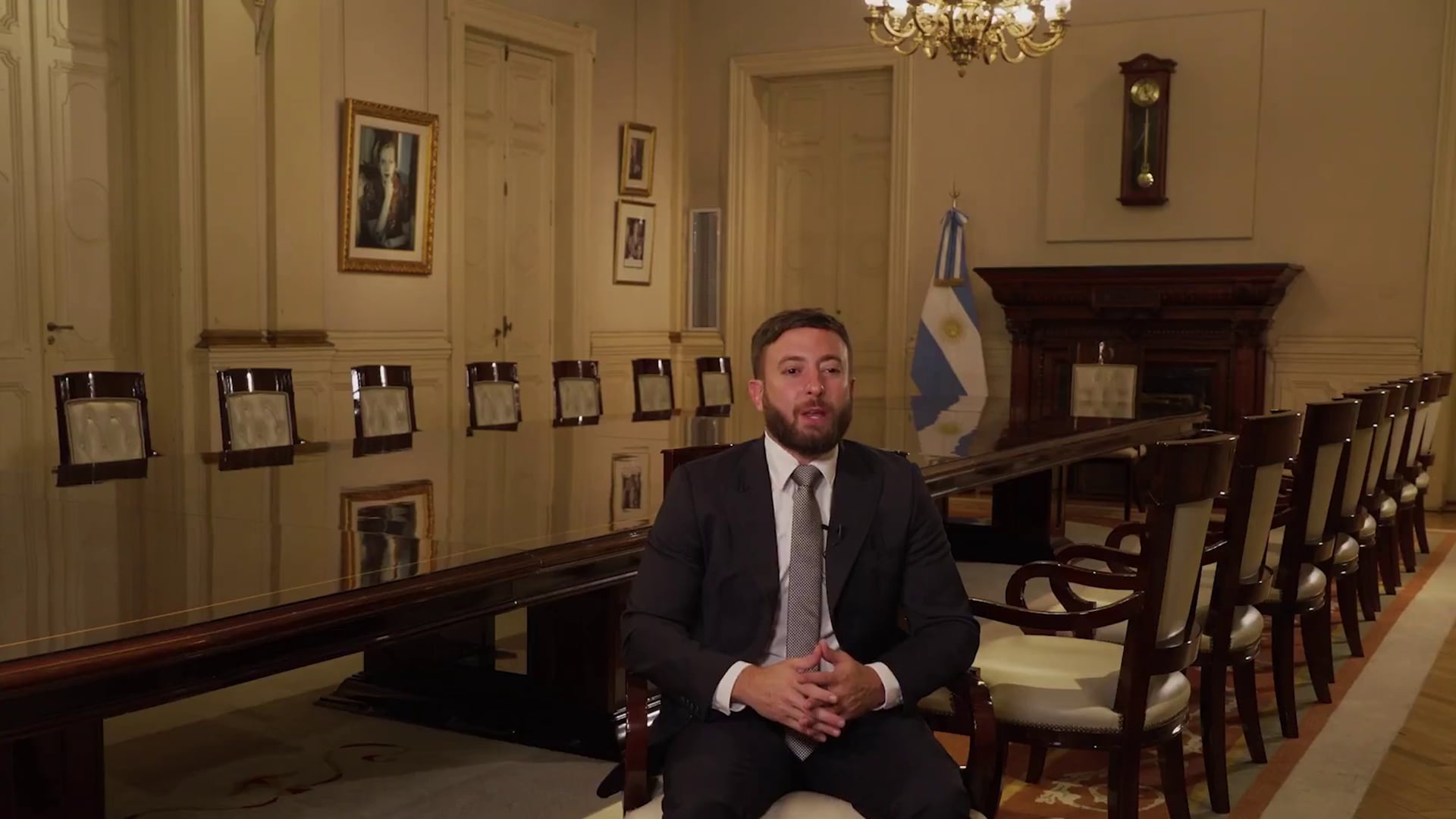 El politólogo de derecha, Agustín Laje, durante el vídeo que circuló el Gobierno para el 24 de marzo de 2025