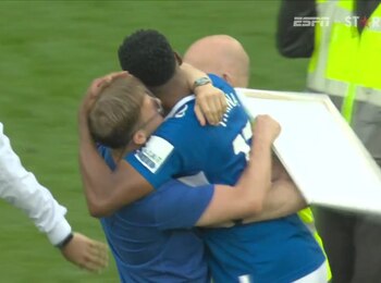 Yerry Mina salvó al Everton