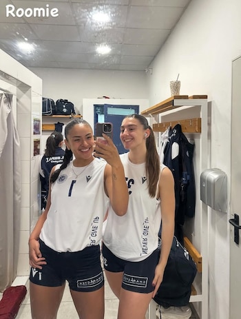 Yadhira Anchante llegó a Grecia