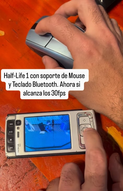 Programar logra ejecutar Half Life en un celular de hace 20 años. (IG: Dante D. Leoncini)