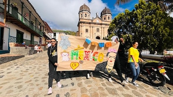 Las coloridas fachadas y balcones de Concepción reflejan la herencia colonial de un pueblo donde la fe y la historia se entrelazan tras cada esquina - crédito Alcaldía de Concepción / Facebook