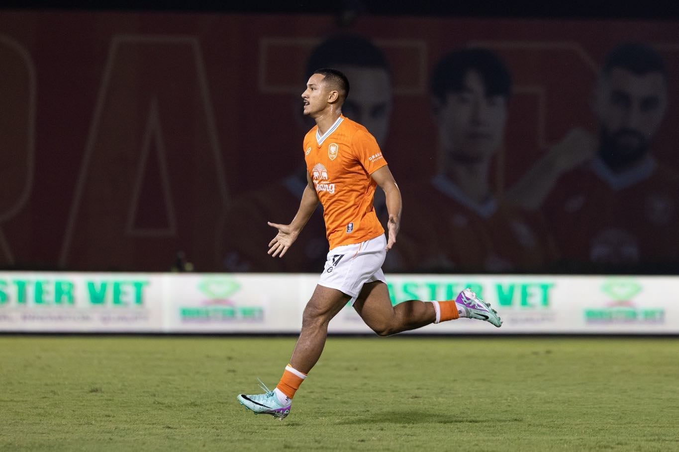 Faiq Bolkiah quedó libre tras su salida del Ratchaburi FC y debe definir su futuro en el fútbol profesional. (Instagram @fjefrib)