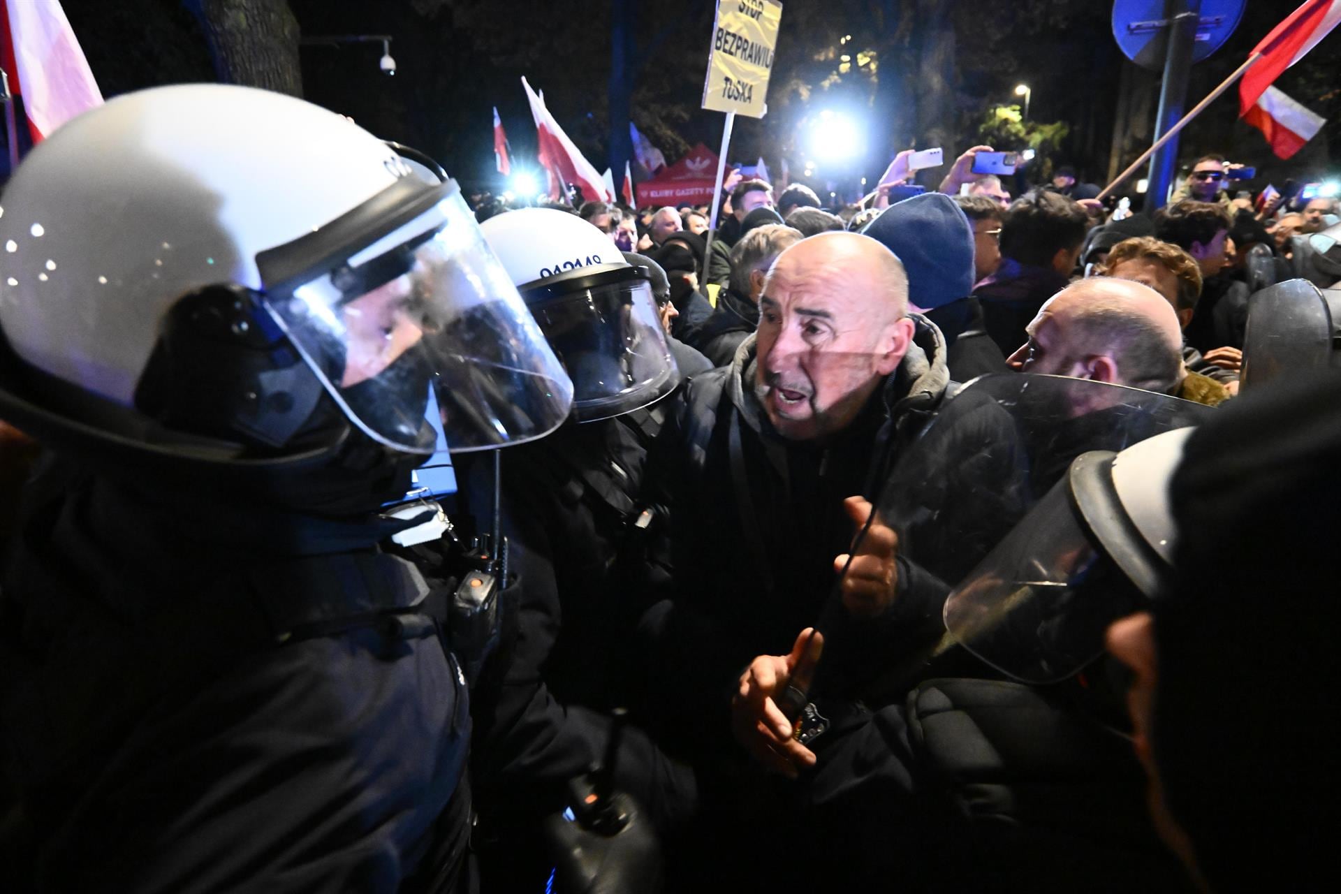 EEUU llama a la calma ante una confrontación "sin precedentes" en Polonia por la crisis del Constitucional