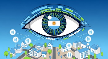 Ojo digital azul y verde con bandera argentina en el iris, observa una ciudad con casas, personas y figuras conectadas a gemelos digitales.