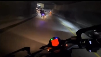 Un motociclista resulta gravemente herido tras invasión al carril exclusivo de TransMilenio en Bogotá
