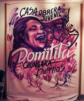 Un afiche en honor a