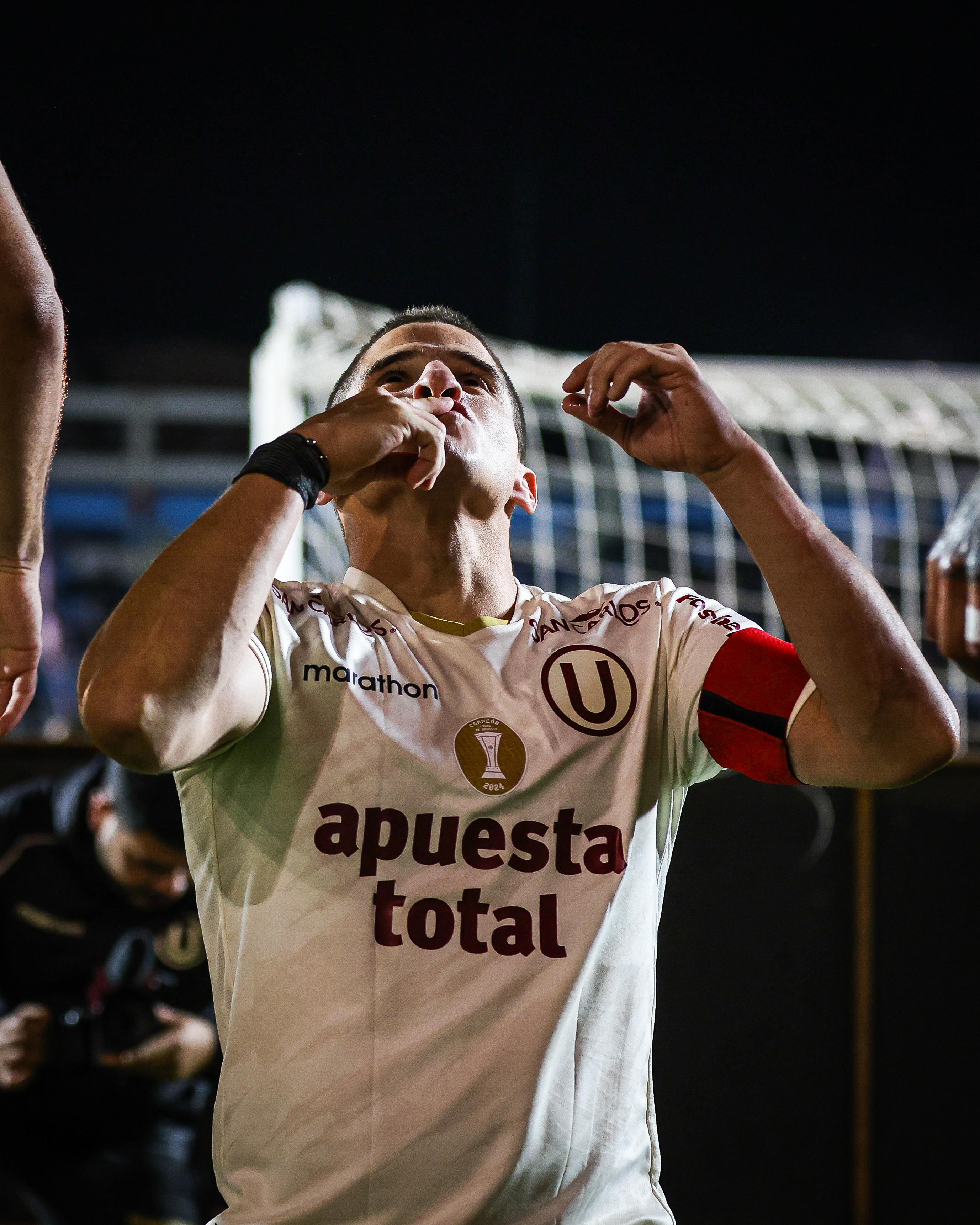 Aldo Corzo celebró un gol importante en el Cusco, contra Deportivo Garcilaso por la penúltima fecha del Torneo Apertura 2025. Crédito: Prensa U