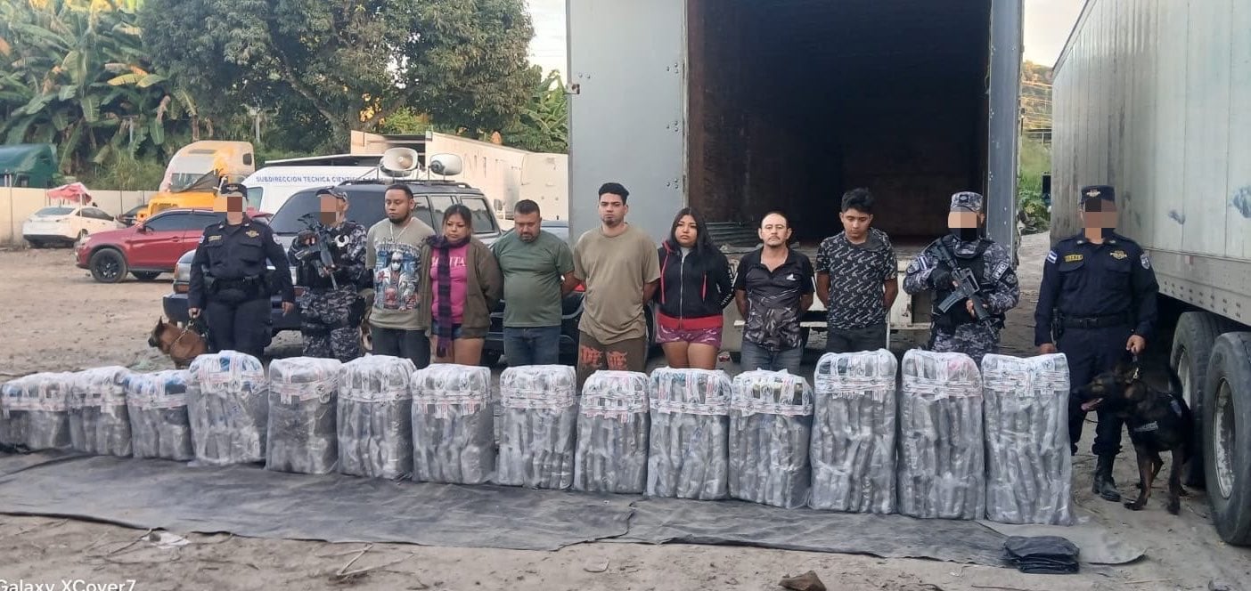 Golpe al narcotráfico en El Salvador: el mayor decomiso terrestre terminó con siete detenidos