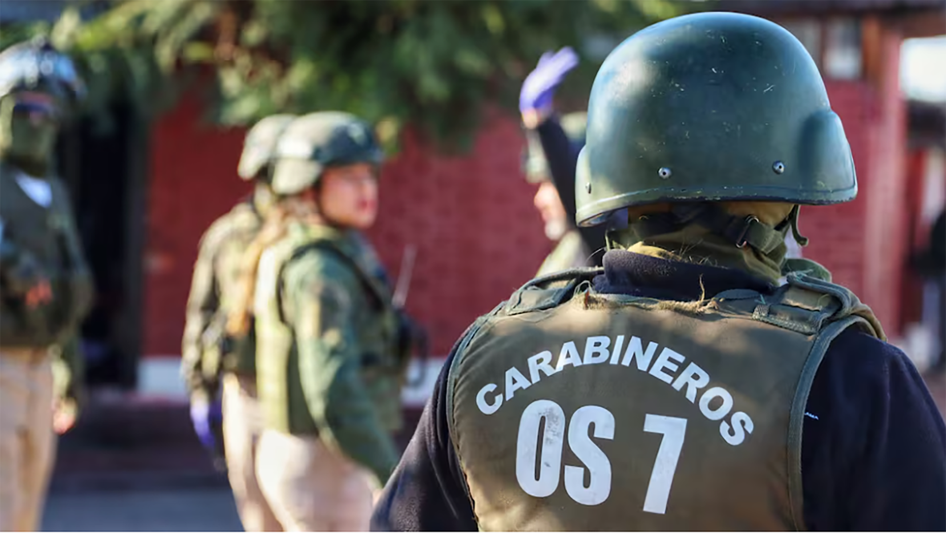 Personal de Carabineros trabaja en la investigación del atropello masivo registrado en la feria Caupolicán de Viña del Mar (Archivo)