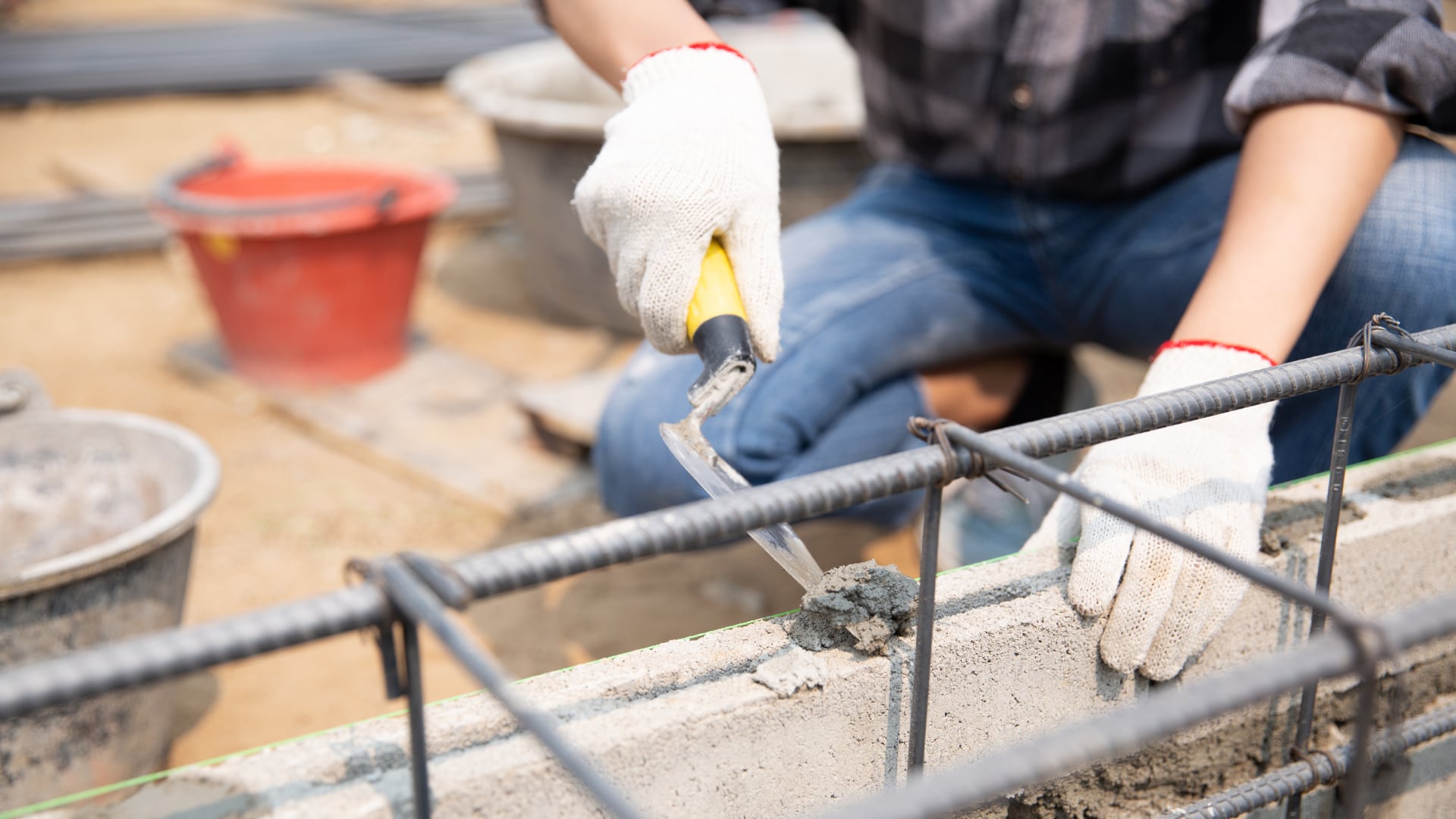 La construcción cayó 0,5% mensual en octubre, aunque avanzó 8% en la variación interanual. (Freepik)