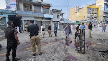 Al menos 14 muertos en un atentado suicida contra una comisaría en Pakistán durante una manifestación por la paz