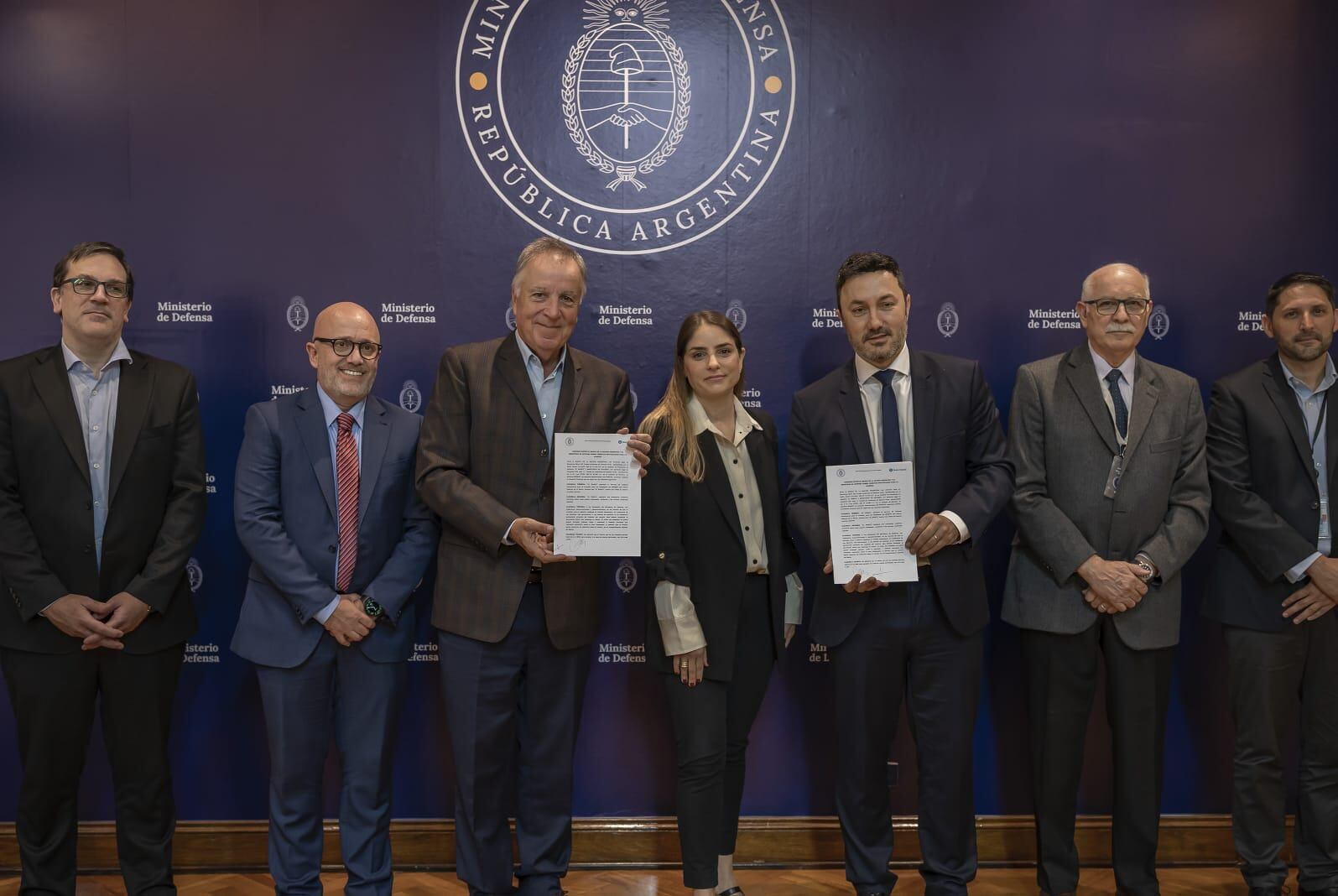 Los créditos alcanzan a los empleados del Estado General Mayor de la Fuerza Aérea, Estado Mayor General del Ejército, Estado Mayor General Armada y Estado Mayor Conjunto de las Fuerzas Armadas