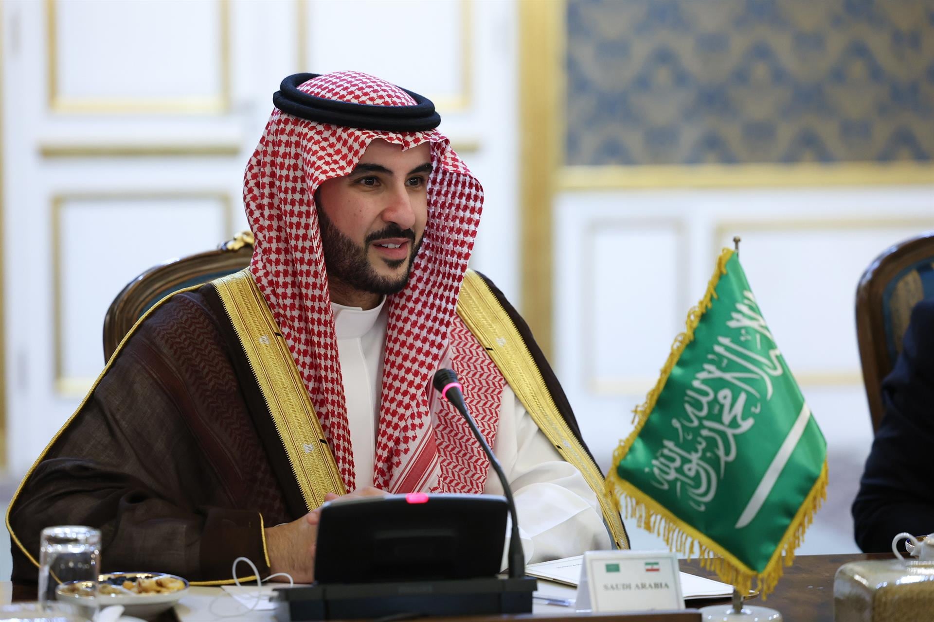 Arabia Saudí aborda con Robles y líderes de la OTAN el refuerzo de la cooperación militar ante ataques hutíes