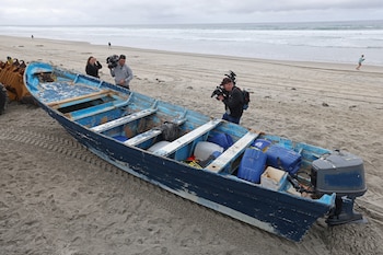La Guardia Costera confirmó que el barco sospechoso era una panga utilizada para tráfico de inmigrantes. (REUTERS/Hayne Palmour IV)