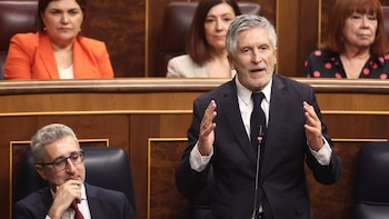 Marlaska acusa al PP de seguir utilizando a la Policía y Guardia Civil para "investigar" al PSOE: "Saben demasiado"