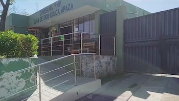 Un reportero gráfico perdió la vida y un colega terminó lesionado cuando ambos fueron embestidos por un automóvil que escapó tras el accidente en una avenida de Paucarpata durante la noche del miércoles