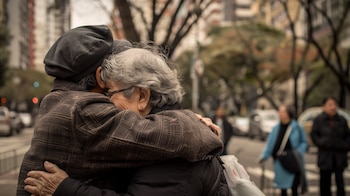 Al reencontarse con su mamá,
