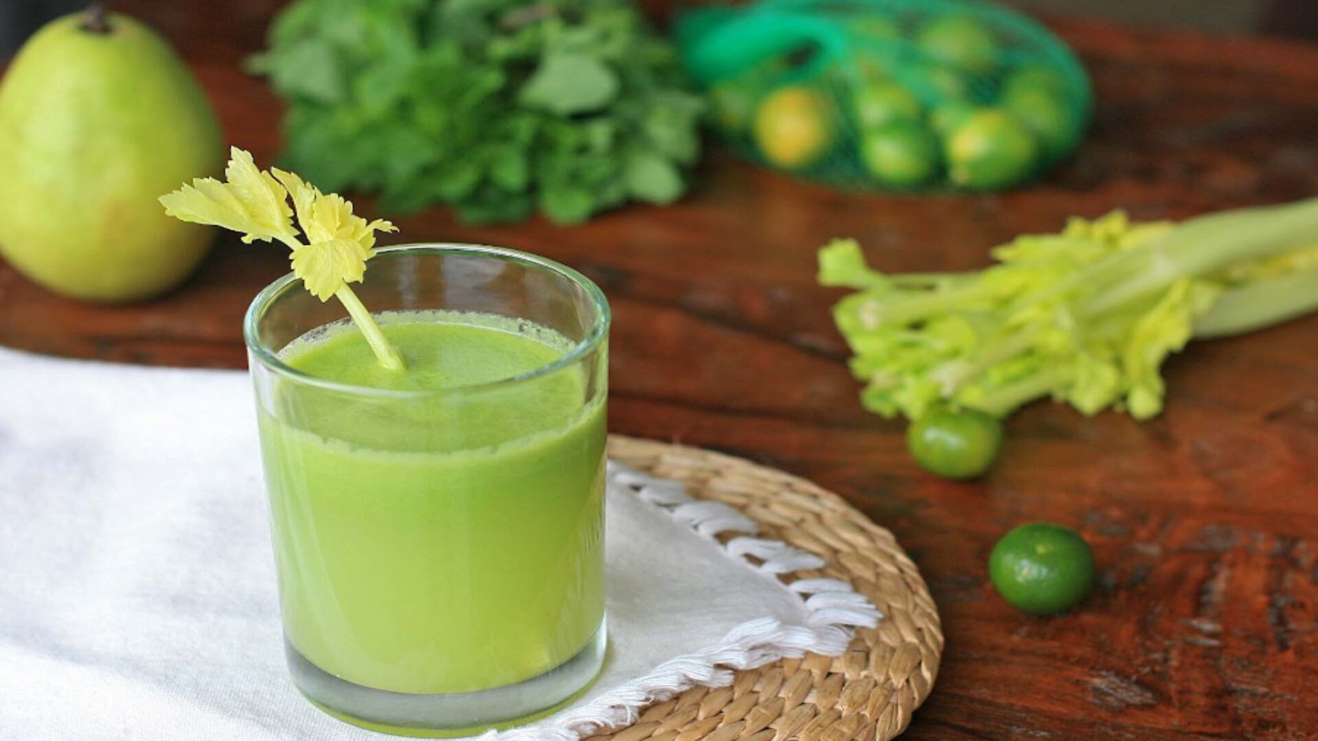 Una preparación sencilla y baja en calorías que puede añadir micronutrientes y frescura al comienzo de la jornada.