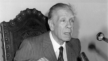 Una familiar de Borges pide
