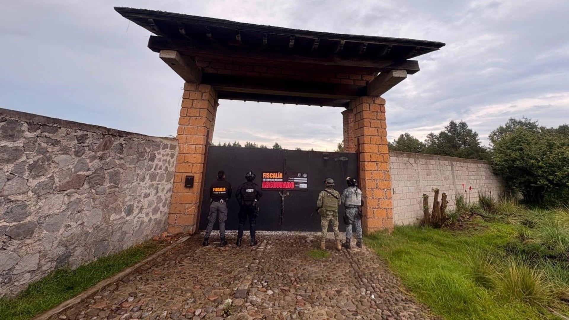 Uno de los inmuebles asegurados (FGJEM)