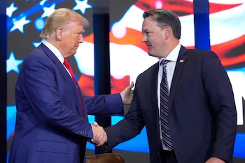 Trump no logró que su candidato avance en la interna republicana para gobernador de Georgia, pese a su influencia en las primarias (AP foto/Alex Brandon)