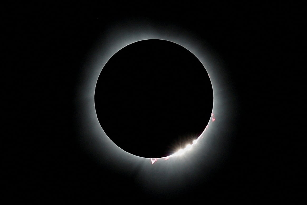 El eclipse solar de 2027 tendrá una duración máxima de 6 minutos y 23 segundos, uno de los eventos más prolongados en décadas. (REUTERS/Evelyn Hockstein)