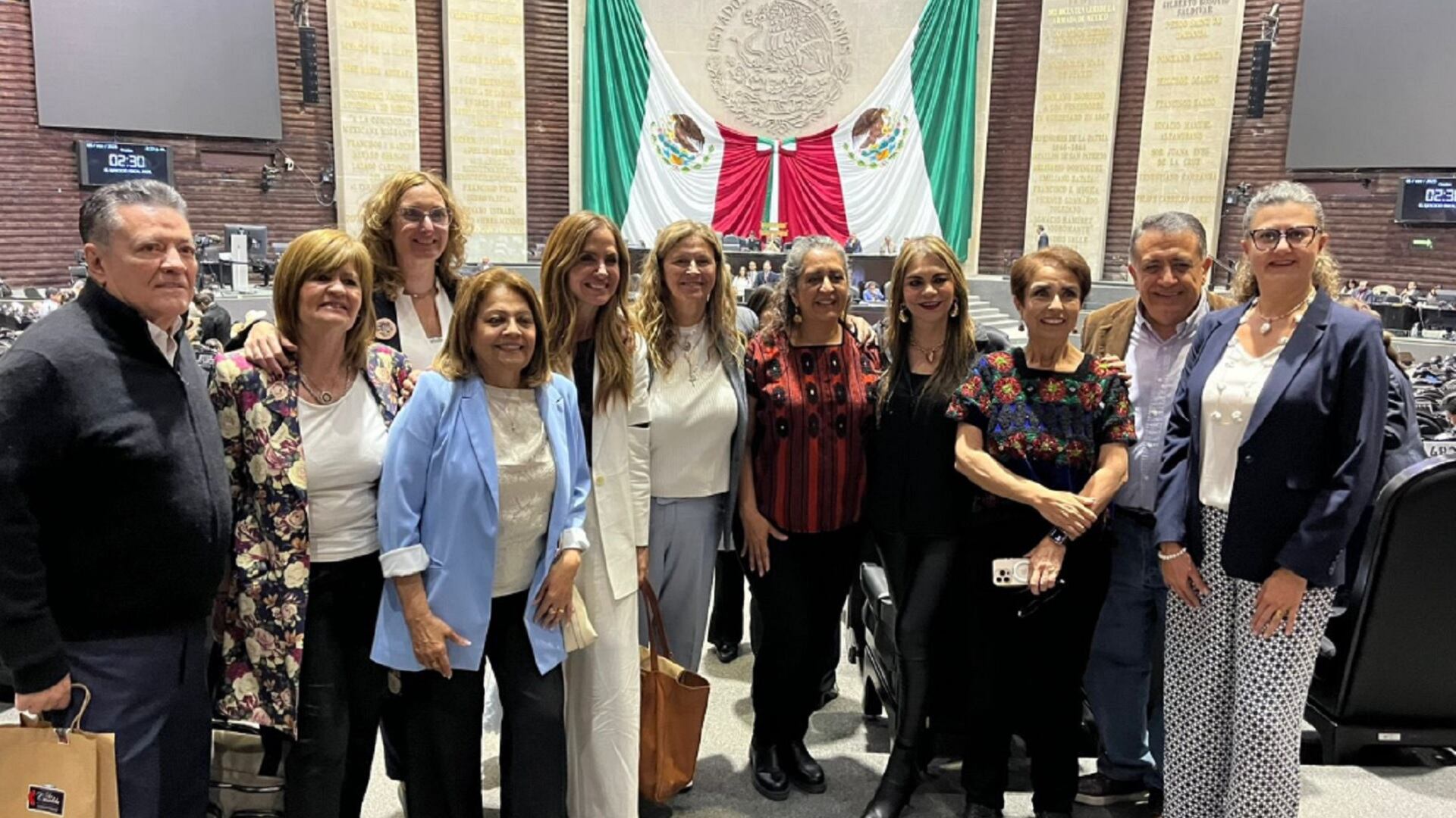 Victoria Tolosa Paz (PBA), Hilda Aguirre (La Rioja) y Gabriela Pedrali (La Rioja) no estuvieron en la reunión de bloque porque están participando de un encuentro parlamentario en México