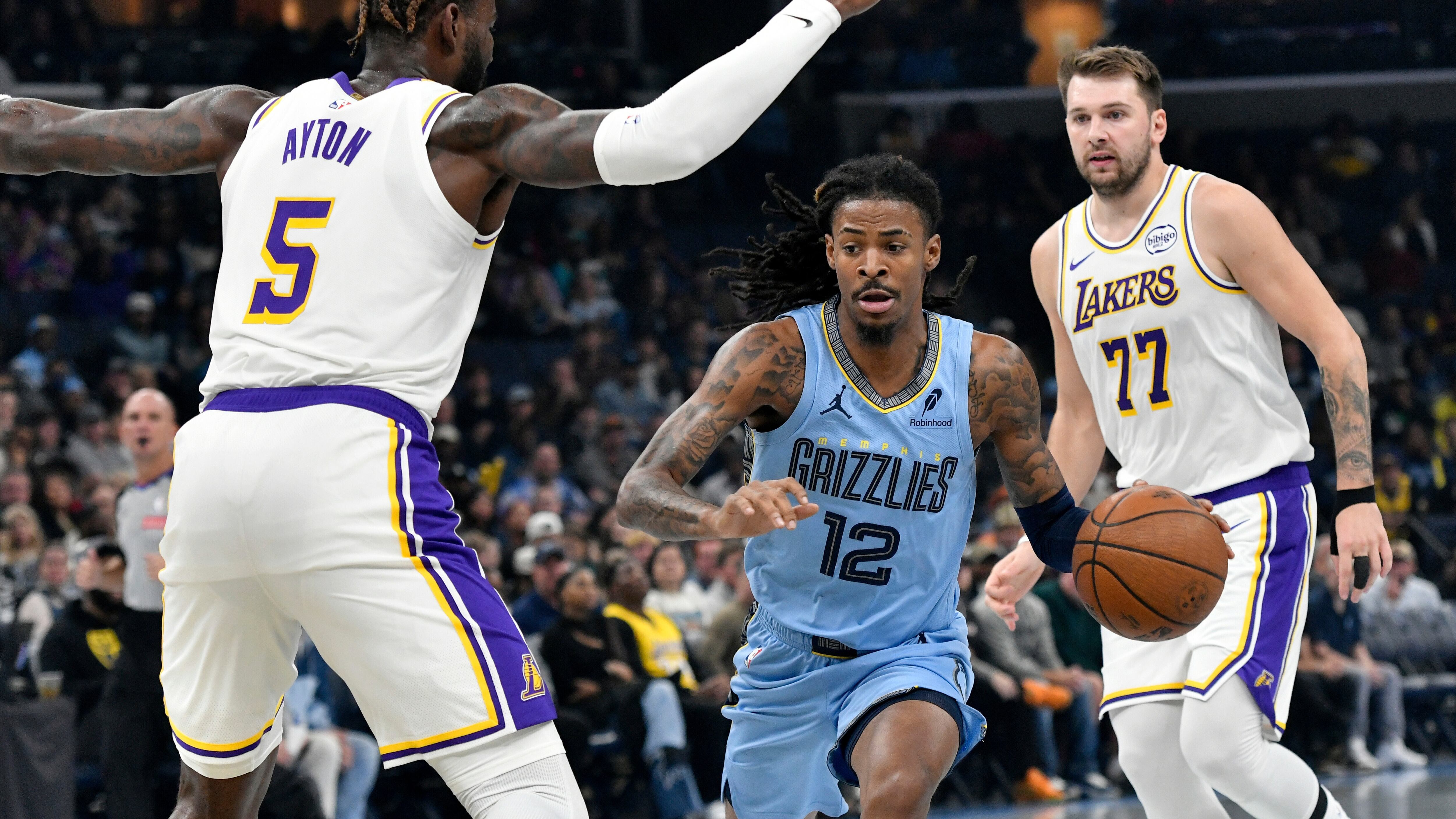 Morant jugó ante los Lakers y luego tuvo un cruce con su coach (AP Photo/Brandon Dill)