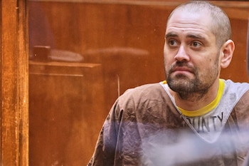 El acusado pidió a un tribunal de Los Ángeles acceso a un fondo fiduciario de al menos 1,5 millones de dólares para financiar su defensa en la causa por el doble homicidio de sus padres (Chris Torres/Pool Photo via AP)