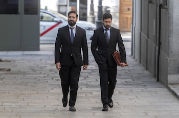 06/06/2025 El eurodiputado y líder de Se Acabó La Fiesta (SALF), Luis 'Alvise' Pérez (I), a su llegada al Tribunal Supremo, a 5 de junio de 2025, en Madrid (España). Alvise está citado para prestar declaración voluntaria ante el Tribunal Supremo (TS), en el marco de una de las tres causas que tiene abierta: aquella en la que se le acusa de haber difundido una PCR falsa del que fuera ministro de Sanidad y ahora presidente de la Generalitat de Cataluña, Salvador Illa.
POLITICA
Alberto Ortega - Europa Press