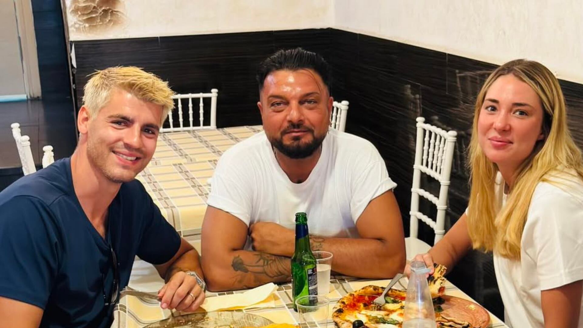 Álvaro Morata y Alice Campello en una pizzería de Nápoles (Instagram)