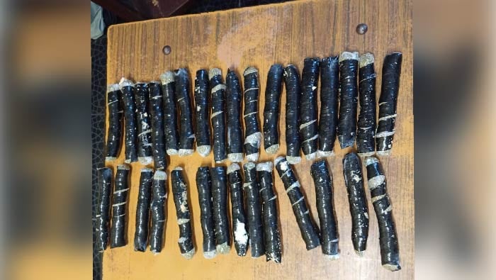 Una mujer de 67 años que llegó al penal de Chiclayo con una bolsa de víveres y productos alimenticios. Difusión