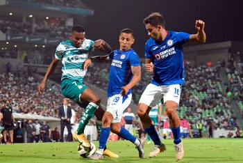 Juan Otero (i) de Santos