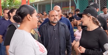 La presidenta Laura Fernández recorrió albergues habilitados para atender a las familias afectadas por las lluvias en Limón. Crédito: Captura video Presidencia de la República